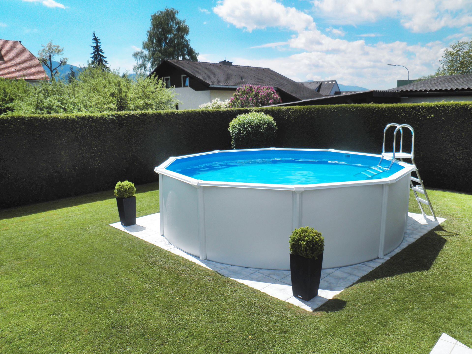 Stahlwand Rundpool Set "Feeling" im Garten